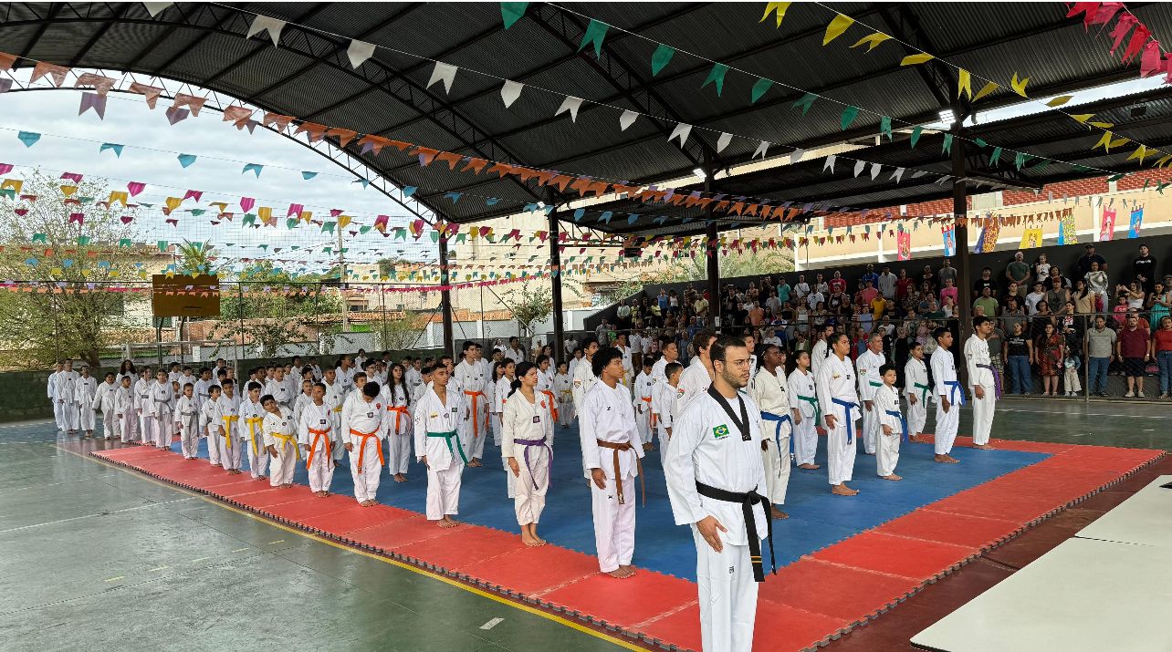 ALUNOS DO ROMA AVANÇAM NA ARTE MARCIAL TAEKWONDO