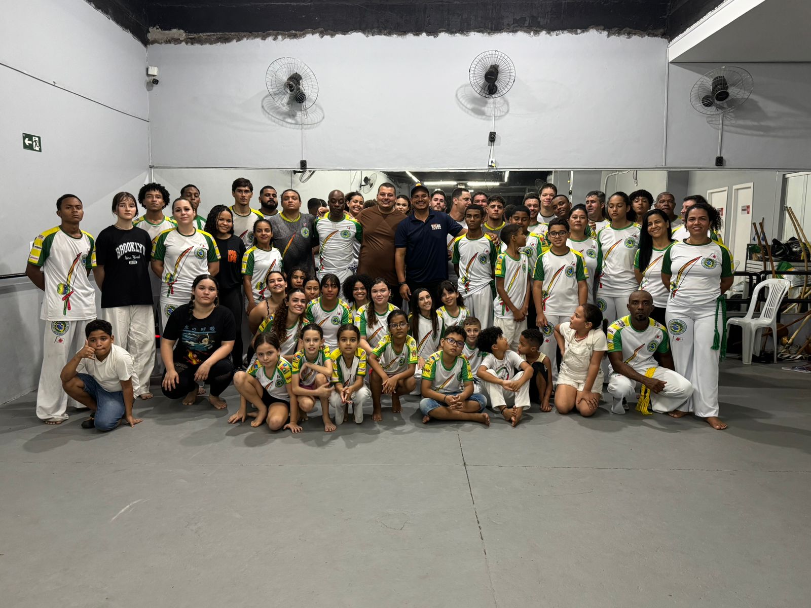 1 ANO DE OFICINAS DE CAPOEIRA NO PARAISO